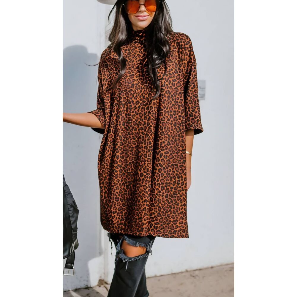 Dressed in Lala Icon Mock Neck Top in Leopard sz Small